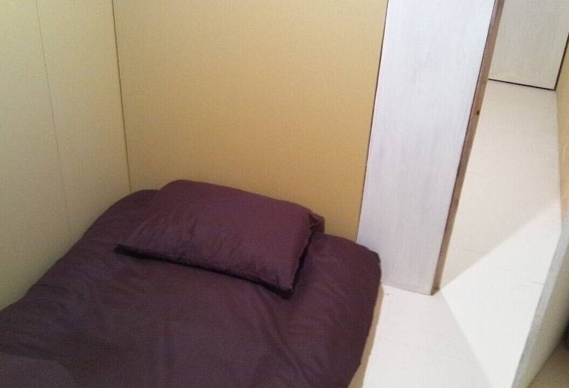 Guesthouse Nandeyanen   Hostel