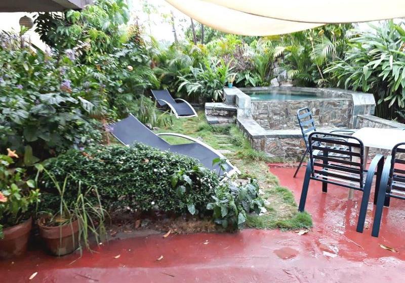 Bahay Isla Inn  Hostel Puerto Galera