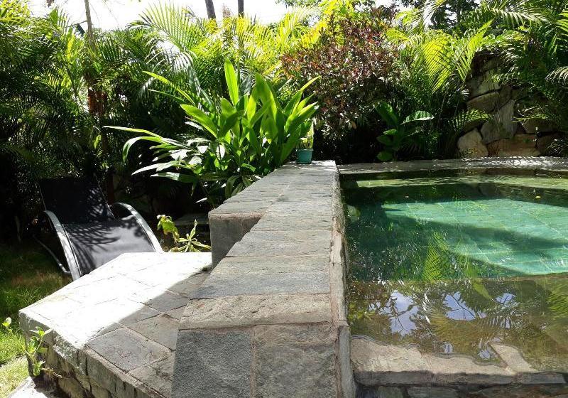 Bahay Isla Inn  Hostel Puerto Galera