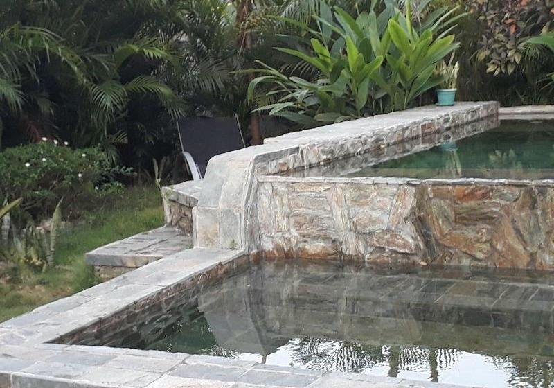 Bahay Isla Inn  Hostel Puerto Galera