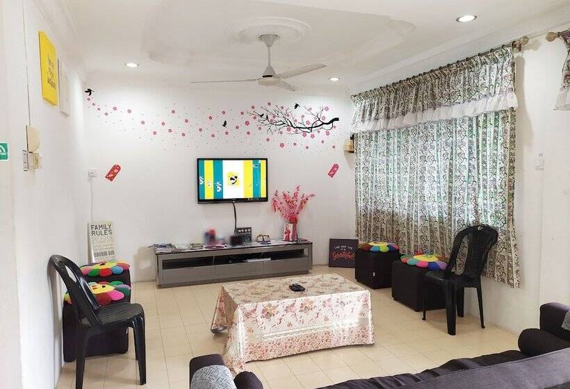H Homestay   Semi D 1000mbps  Wifi, Astro & Private Parking