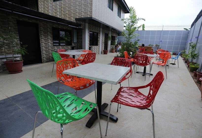 Halfway House Hostel Mactan Cebu Airport