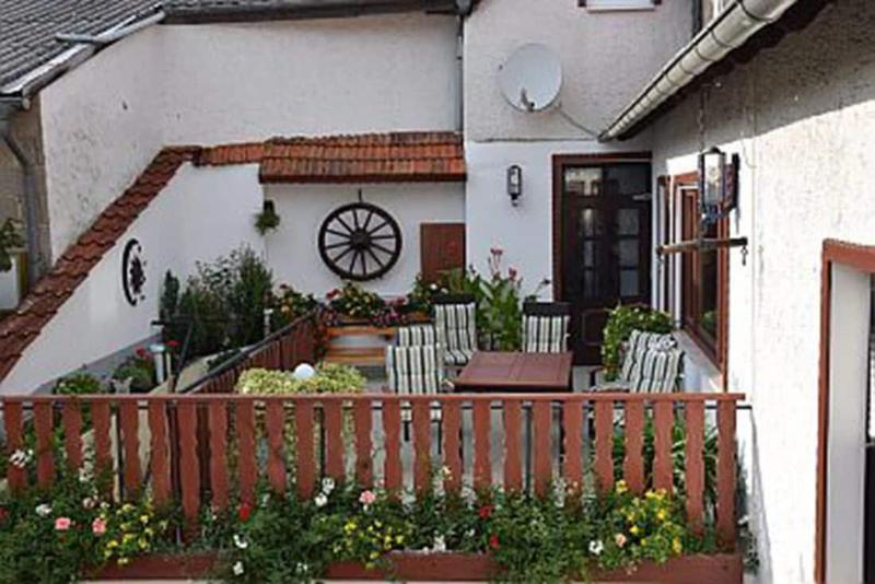 Хостел Gasthaus Zum Hahn