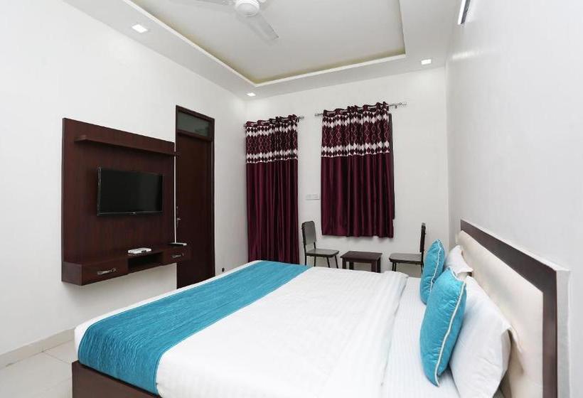 בית מלון כפרי C D Guest House By Oyo Rooms