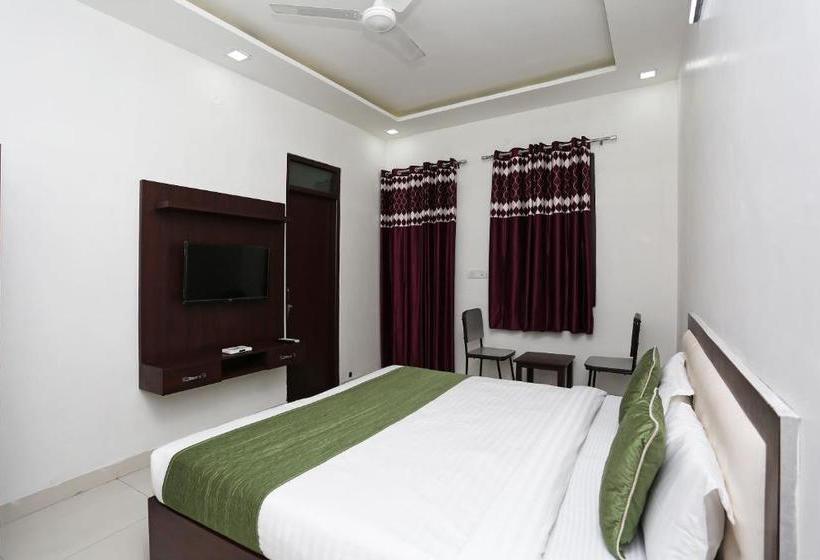 בית מלון כפרי C D Guest House By Oyo Rooms