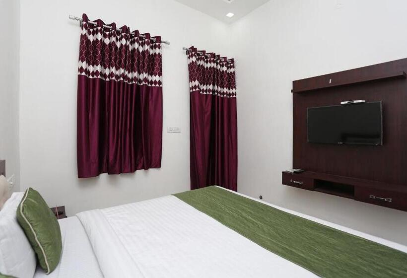 בית מלון כפרי C D Guest House By Oyo Rooms