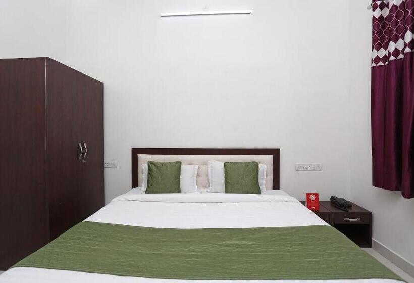 בית מלון כפרי C D Guest House By Oyo Rooms