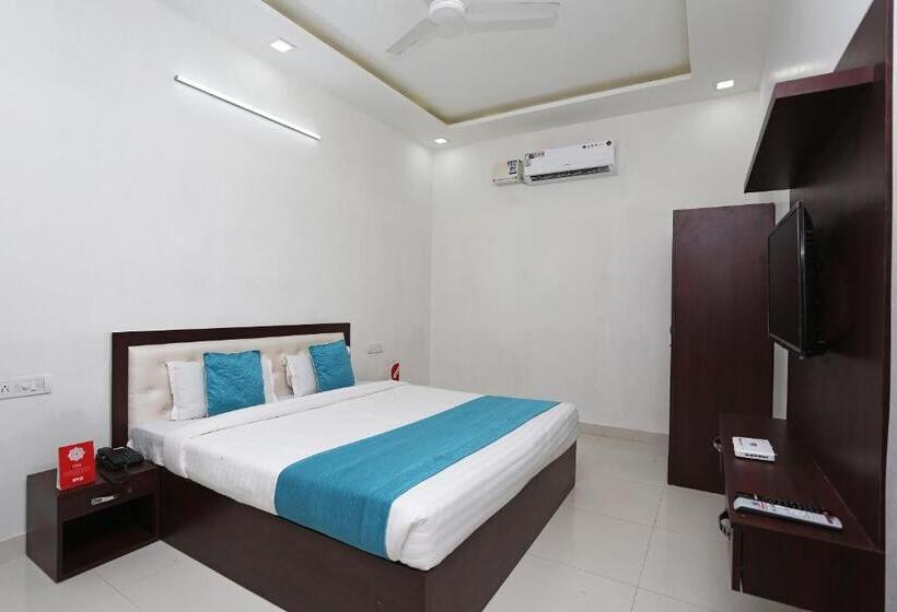 בית מלון כפרי C D Guest House By Oyo Rooms