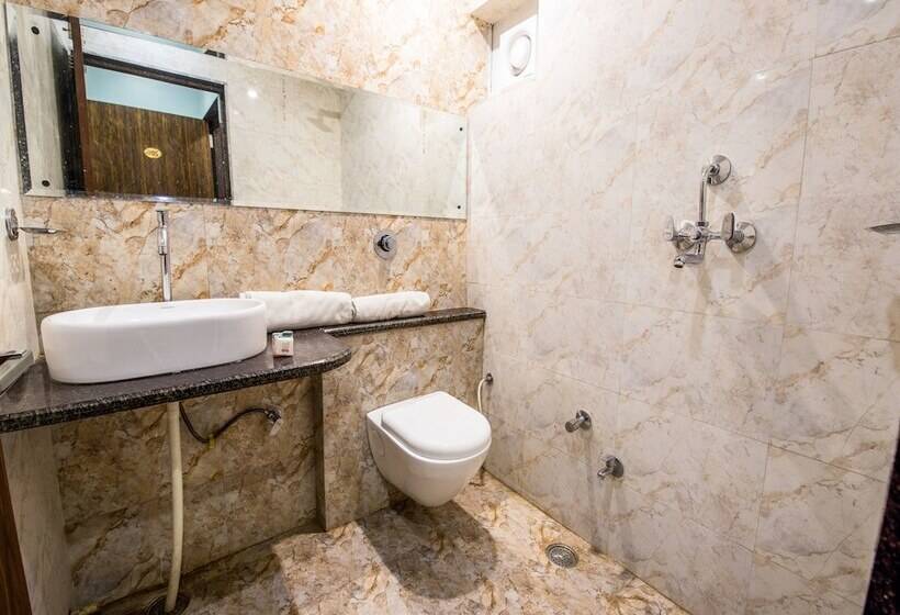 Отель Jeelan Palace