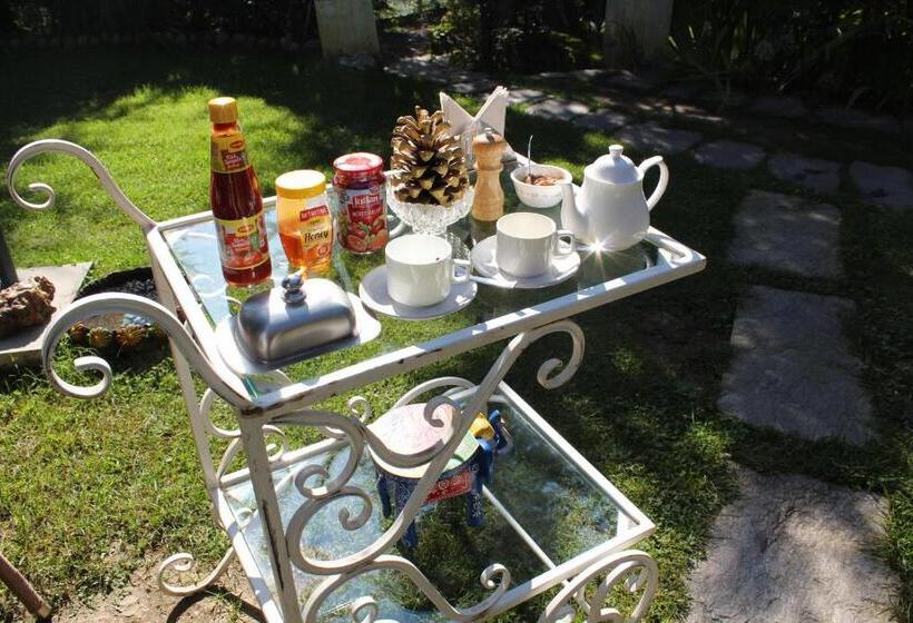 هتل Marys Cottages