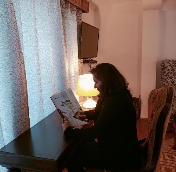 هتل Marys Cottages