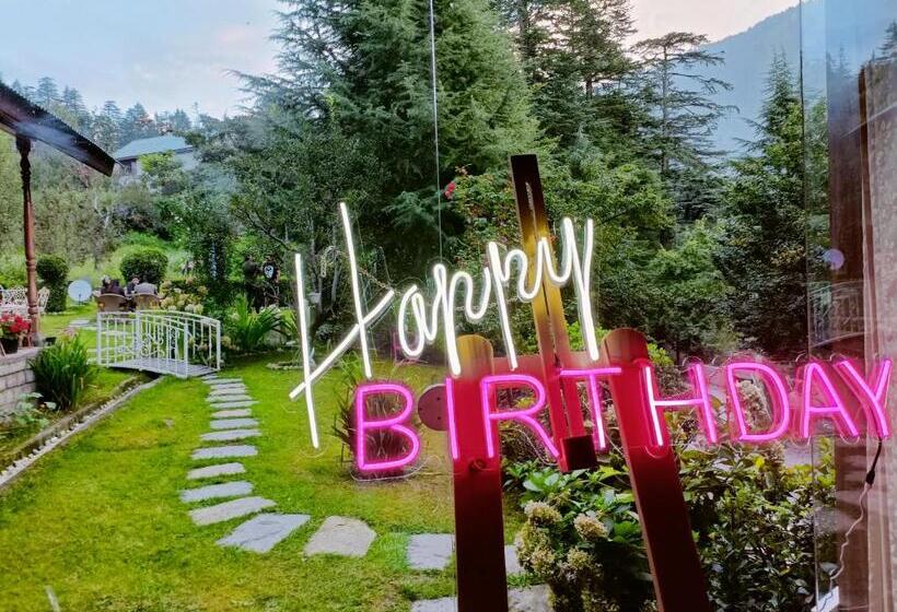 هتل Marys Cottages