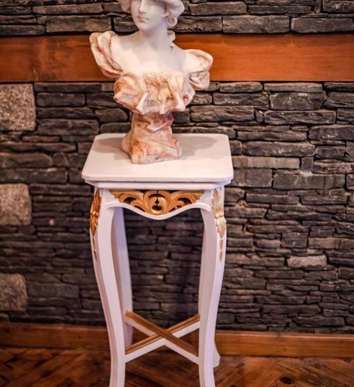 هتل Marys Cottages