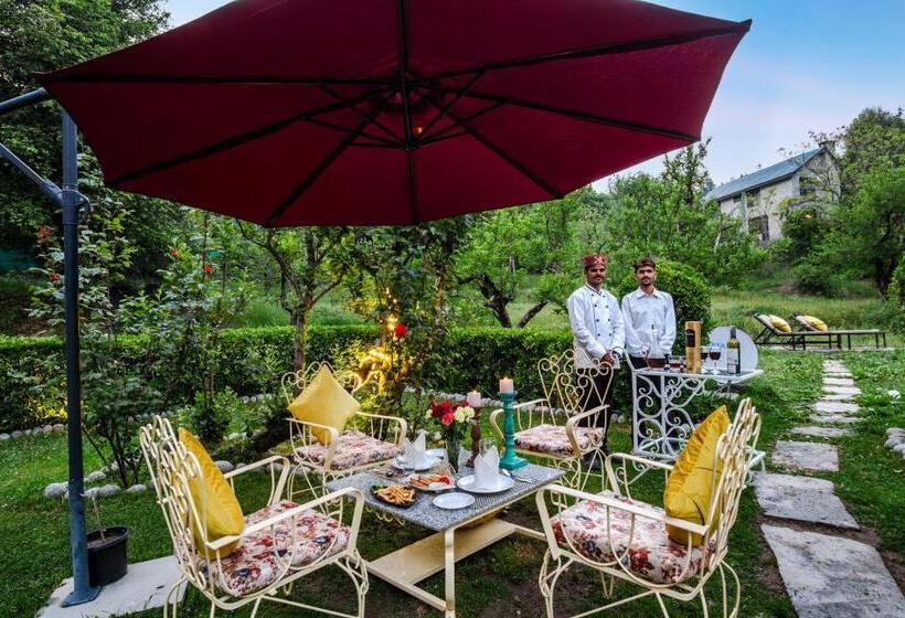 هتل Marys Cottages