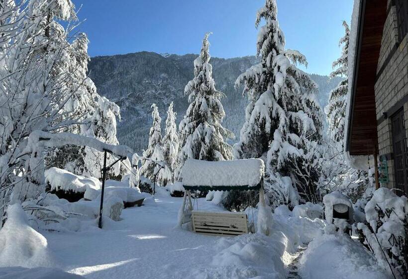 هتل Marys Cottages