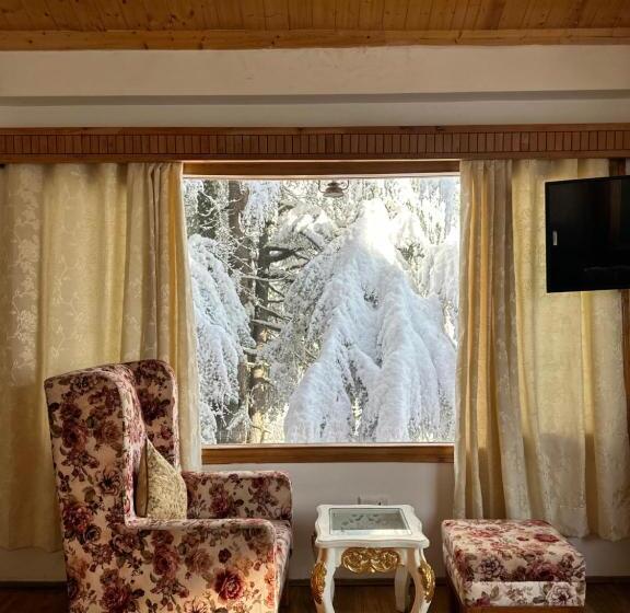 هتل Marys Cottages