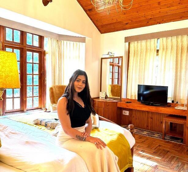 هتل Marys Cottages