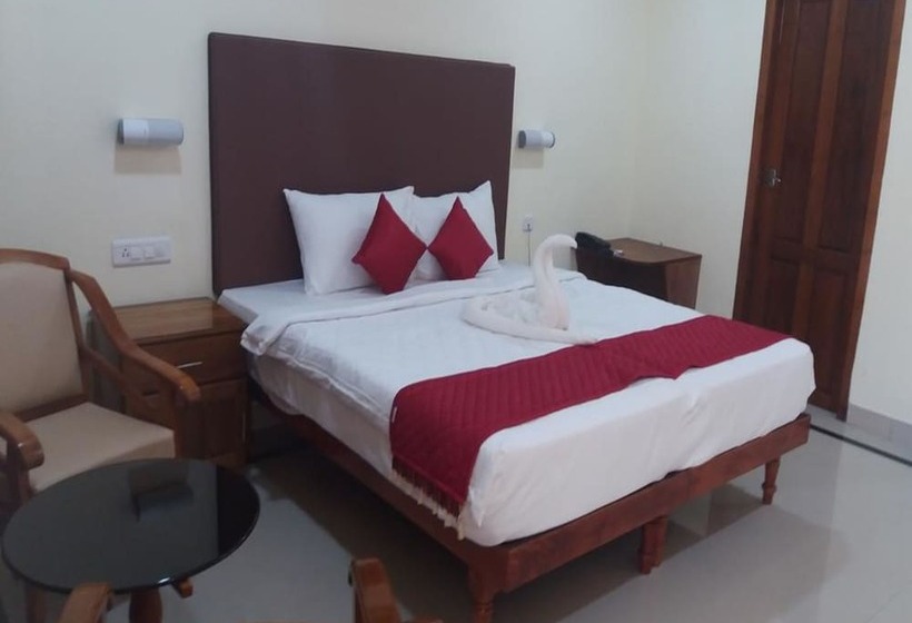 هتل Travancore Island Resort