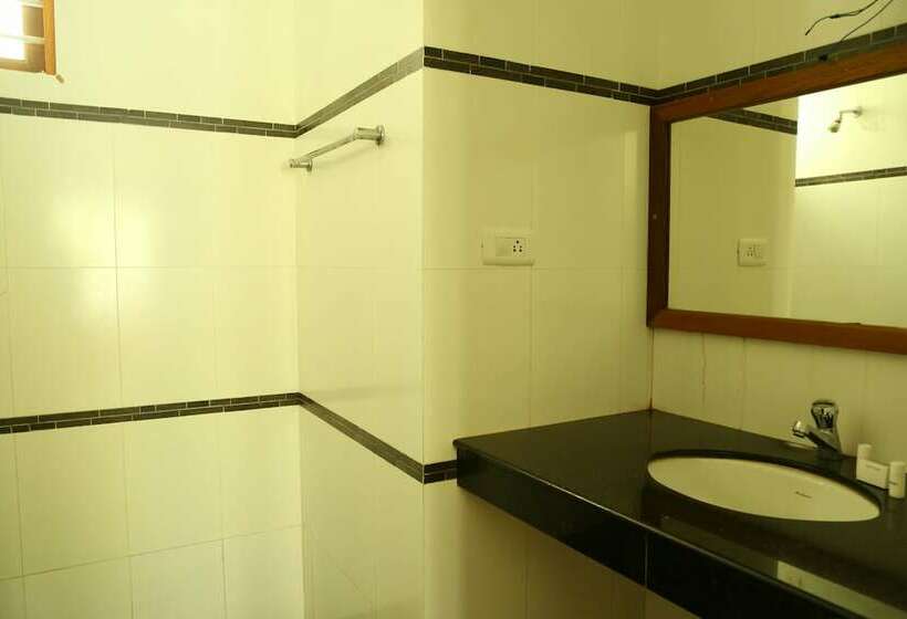 هتل Travancore Island Resort