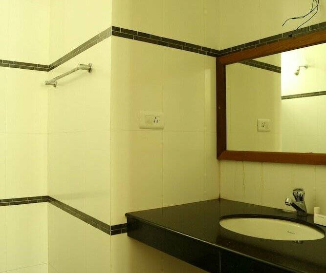 هتل Travancore Island Resort