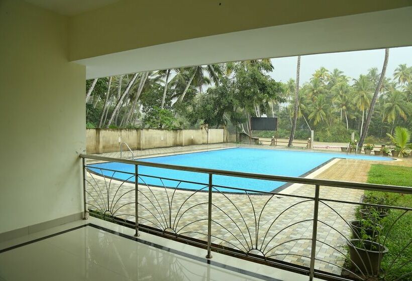 هتل Travancore Island Resort