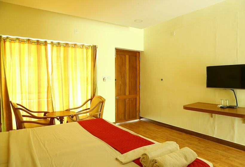 هتل Travancore Island Resort
