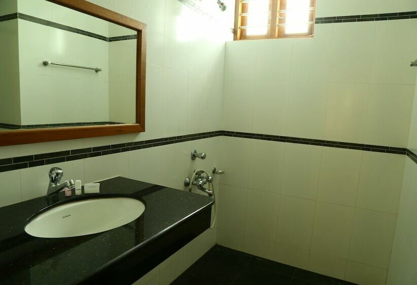 هتل Travancore Island Resort