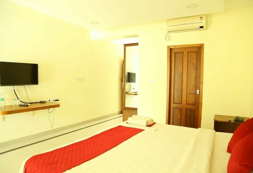 هتل Travancore Island Resort