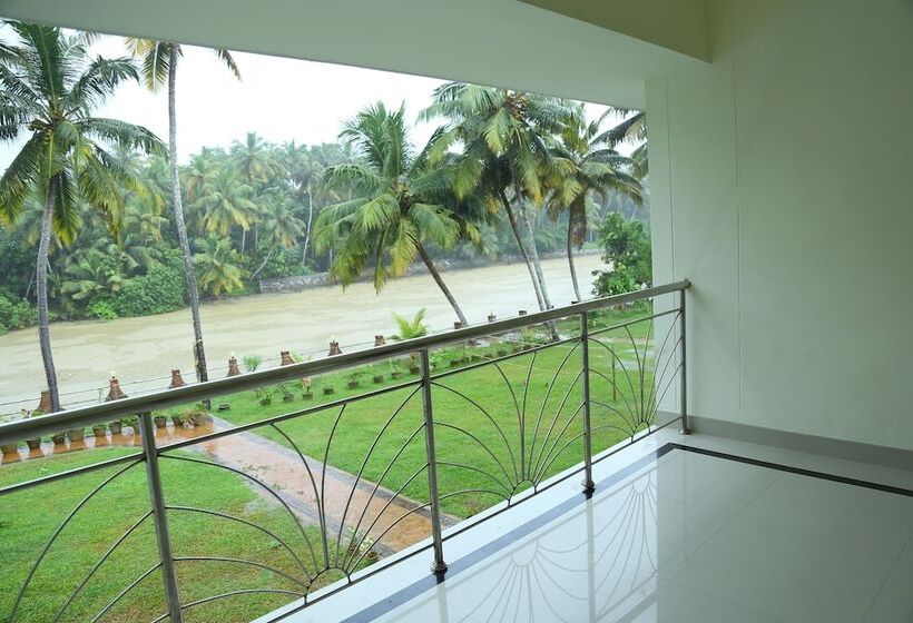 هتل Travancore Island Resort