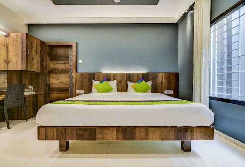 Отель Treebo Shree Sai Suites