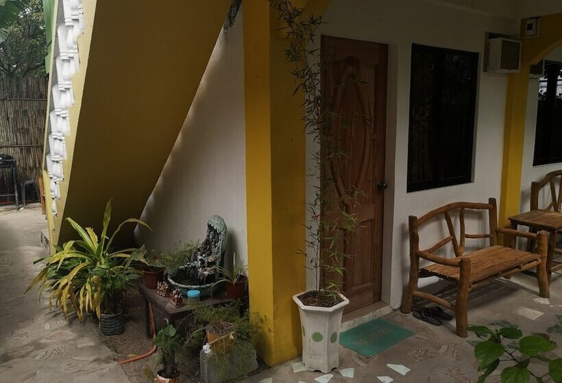 펜션 Guanna's Place Room And Resto Bar