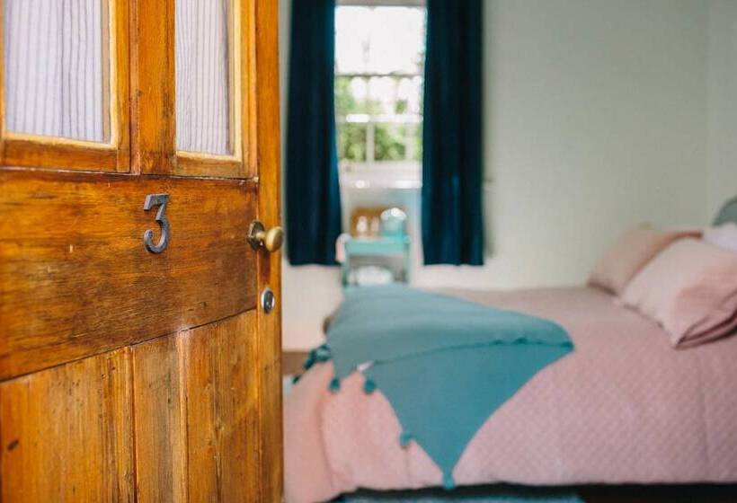 Пансион Auburn Garden Suites