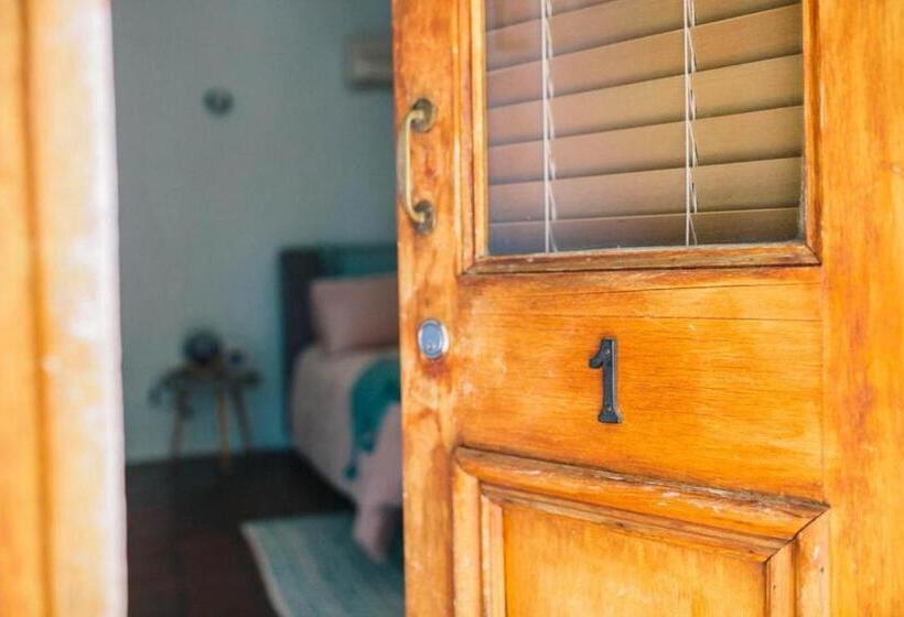 Пансион Auburn Garden Suites