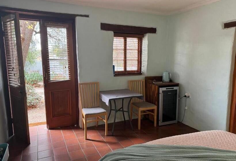 Пансион Auburn Garden Suites