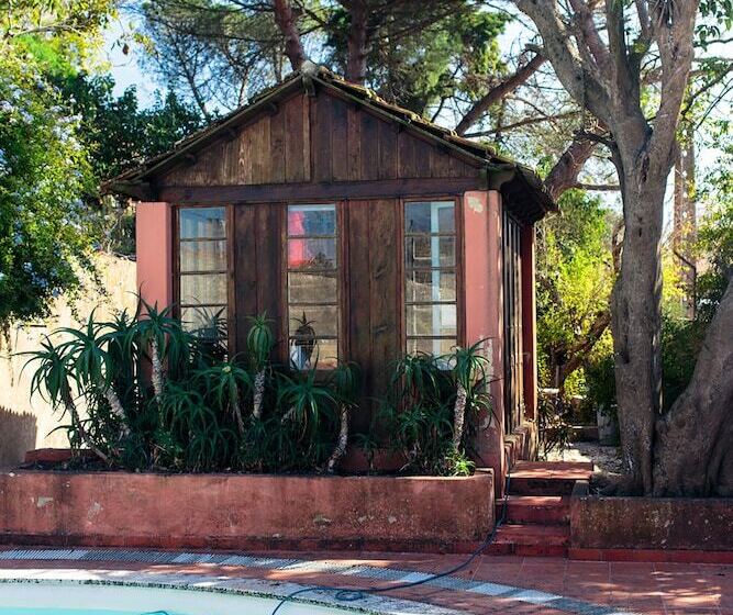 Shepinetree   Capela House