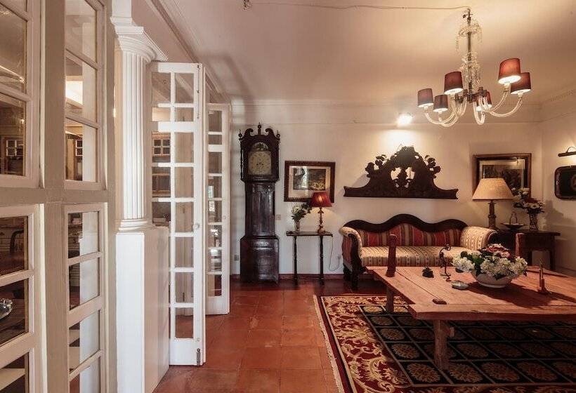 Shepinetree   Capela House