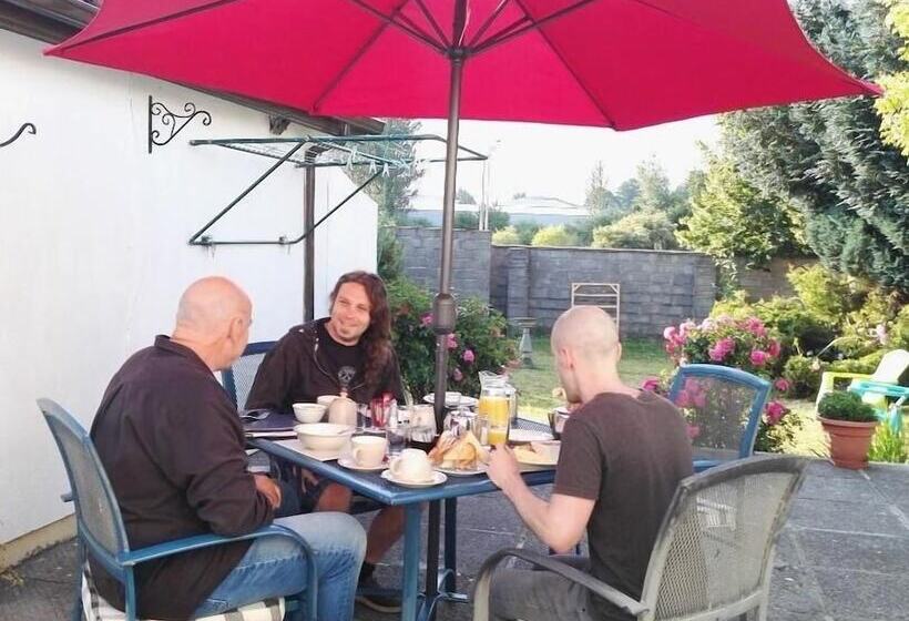 تختخواب و صبحانه The Vee Guest Accommodation