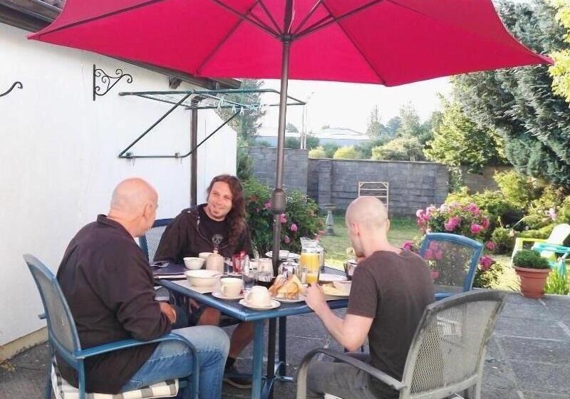 تختخواب و صبحانه The Vee Guest Accommodation