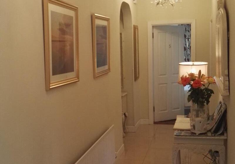 تختخواب و صبحانه The Vee Guest Accommodation