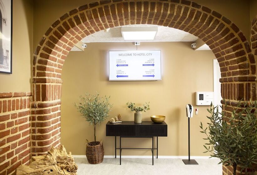 ユースホステル City