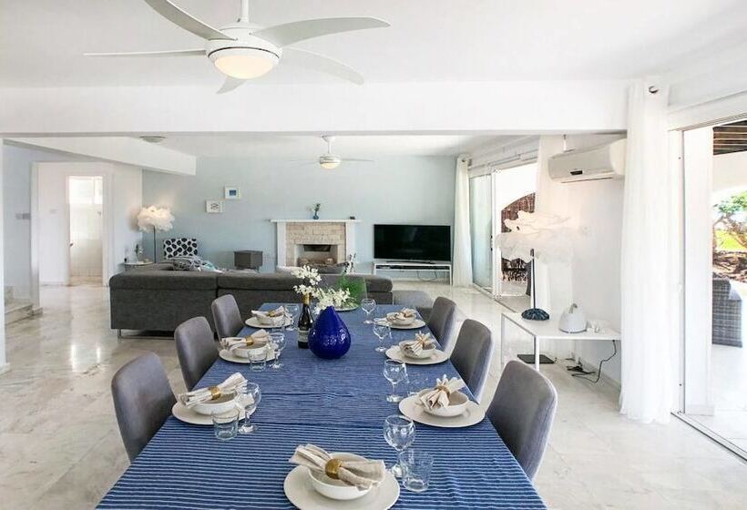 Villa Searay