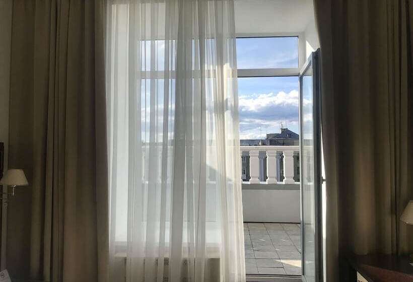 7 Avenue Hotel & Spa