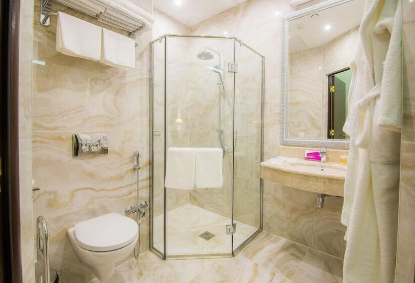 7 Avenue Hotel & Spa