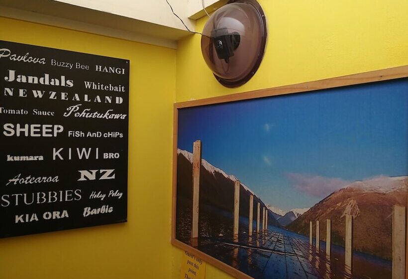 هاستل Aurora Backpackers