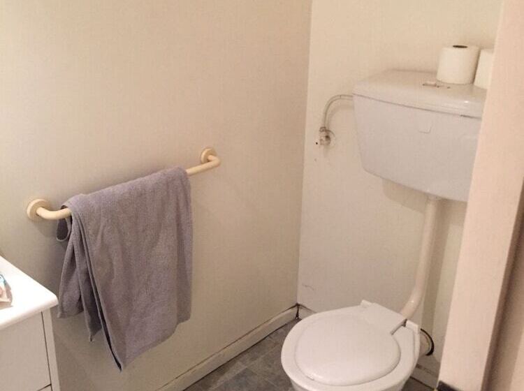 هاستل Vagabond Backpackers