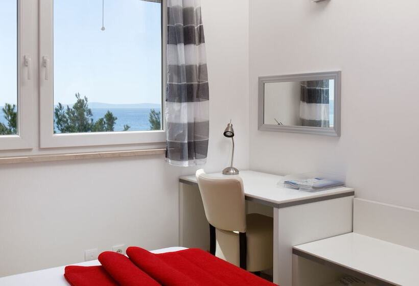 Ark Beach Apartments