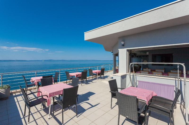 Ark Beach Apartments