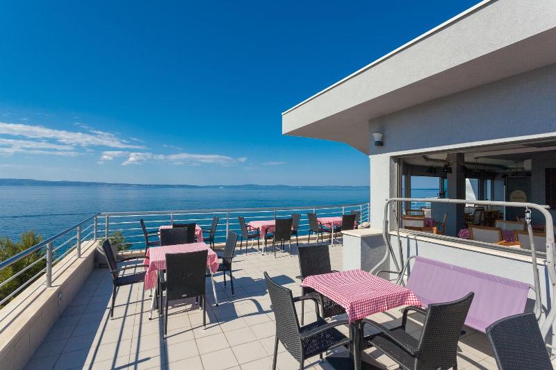 Ark Beach Apartments