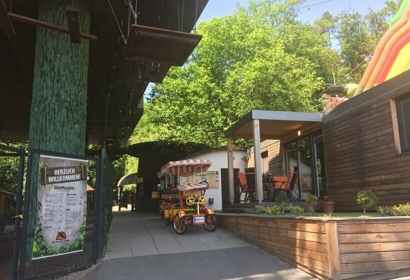 Baumhotel Styrassic Park