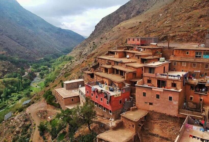 تختخواب و صبحانه Berber Family Lodge